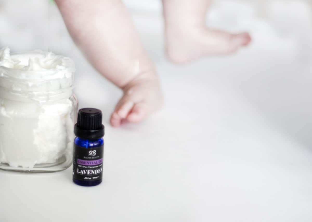 Get your baby in a night time routine with this lavender smelling DIY lotion,