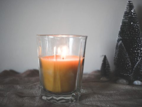 It's so easy to make these yummy Christmas (or not so christmas) candles! Frankincense will make your home smell like a spa.