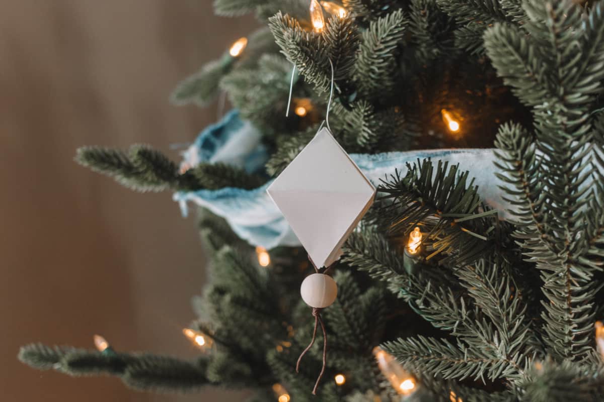 These geo ornaments are a perfect little touch of shape to any Christmas tree! The added touch of the wood bead brings a natural feel I love.