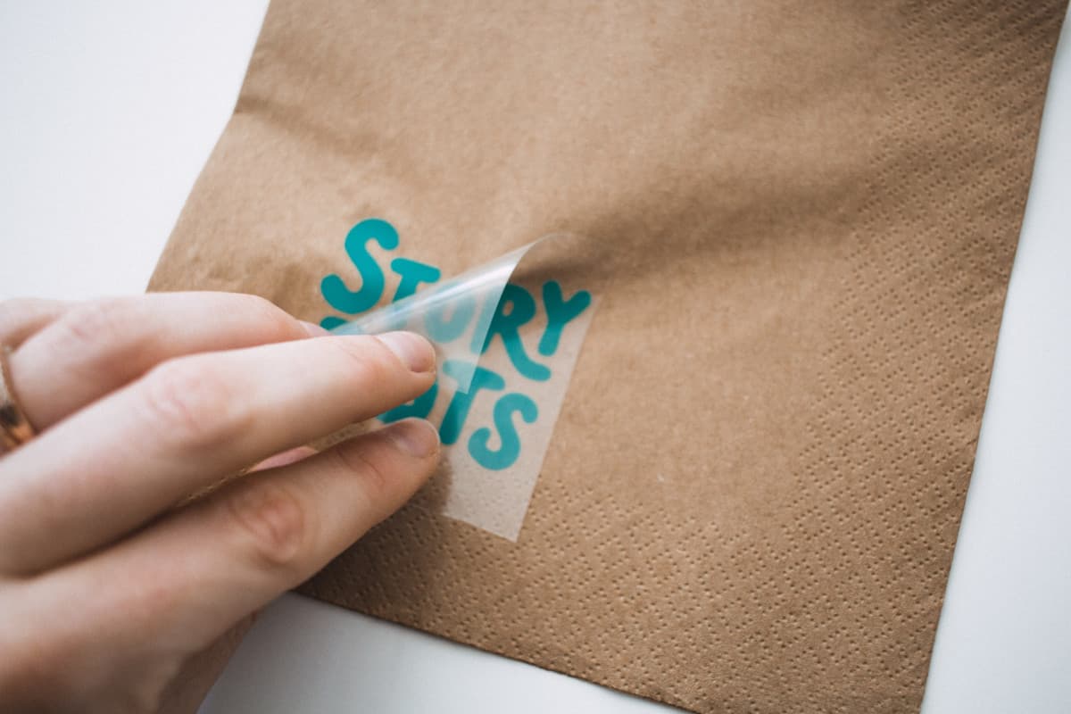 Learn how to make custom napkins for a StoryBots party! Whether you're having this theme of party or something else this is a simple process. 