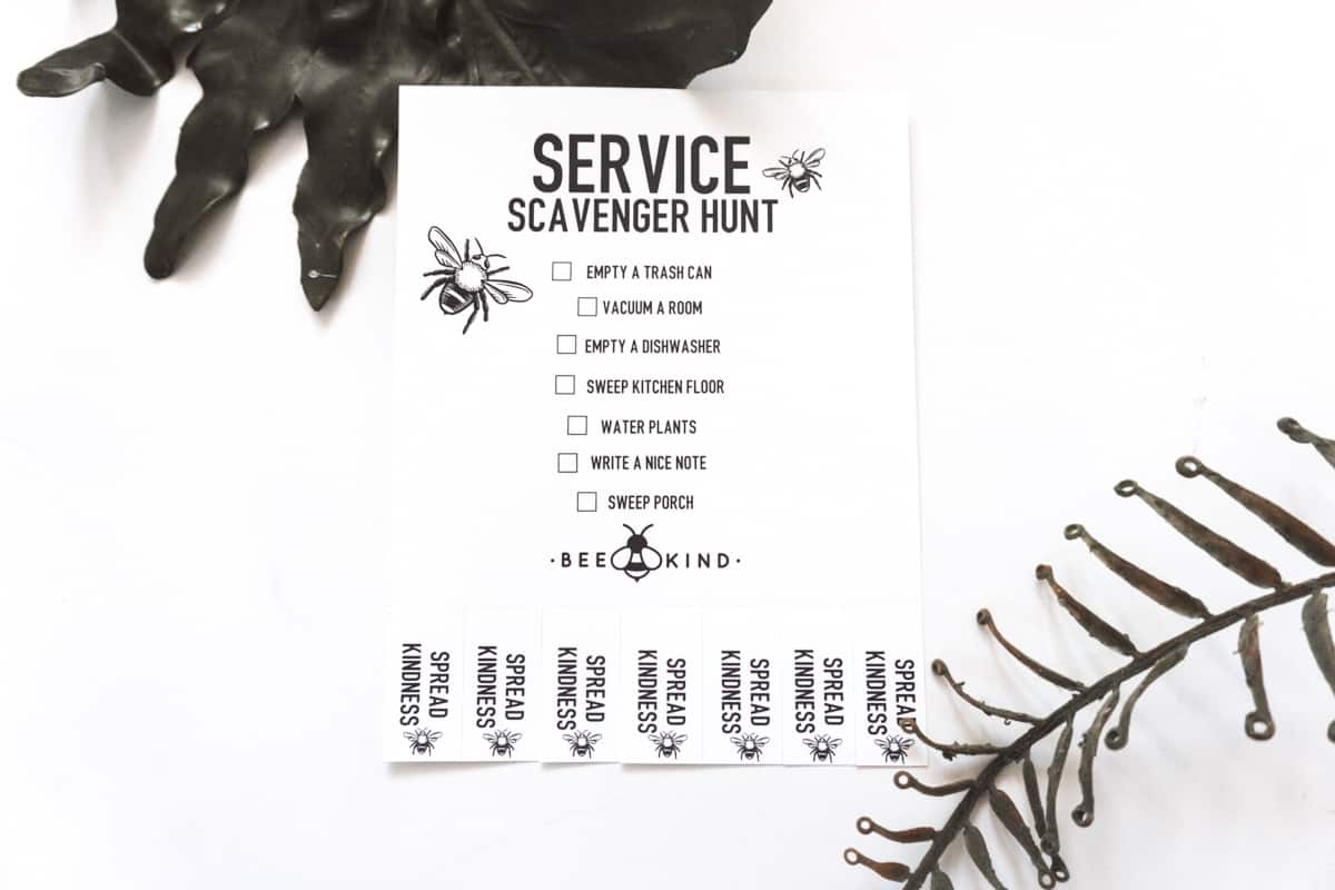 Spread kindness as a team with this service scavenger hunt! Simply print it out and start sharing the love or customize it with your Cricut.