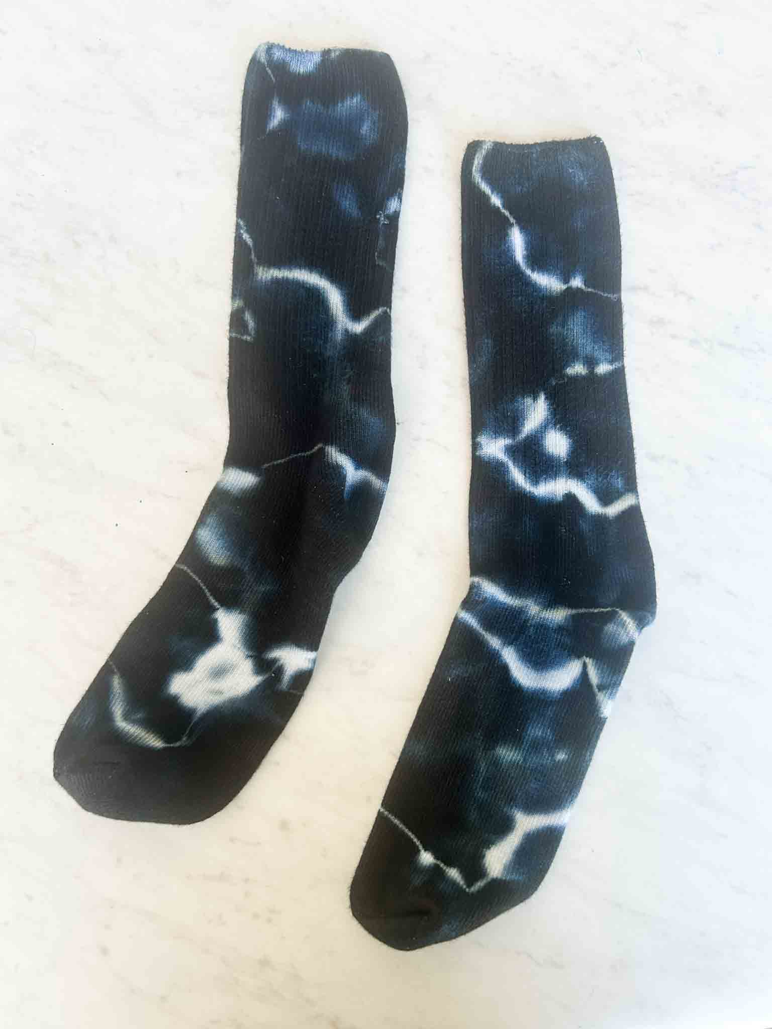 How to Tie Dye with Black: Get Deep, True Black Results - PRACTICAL ...