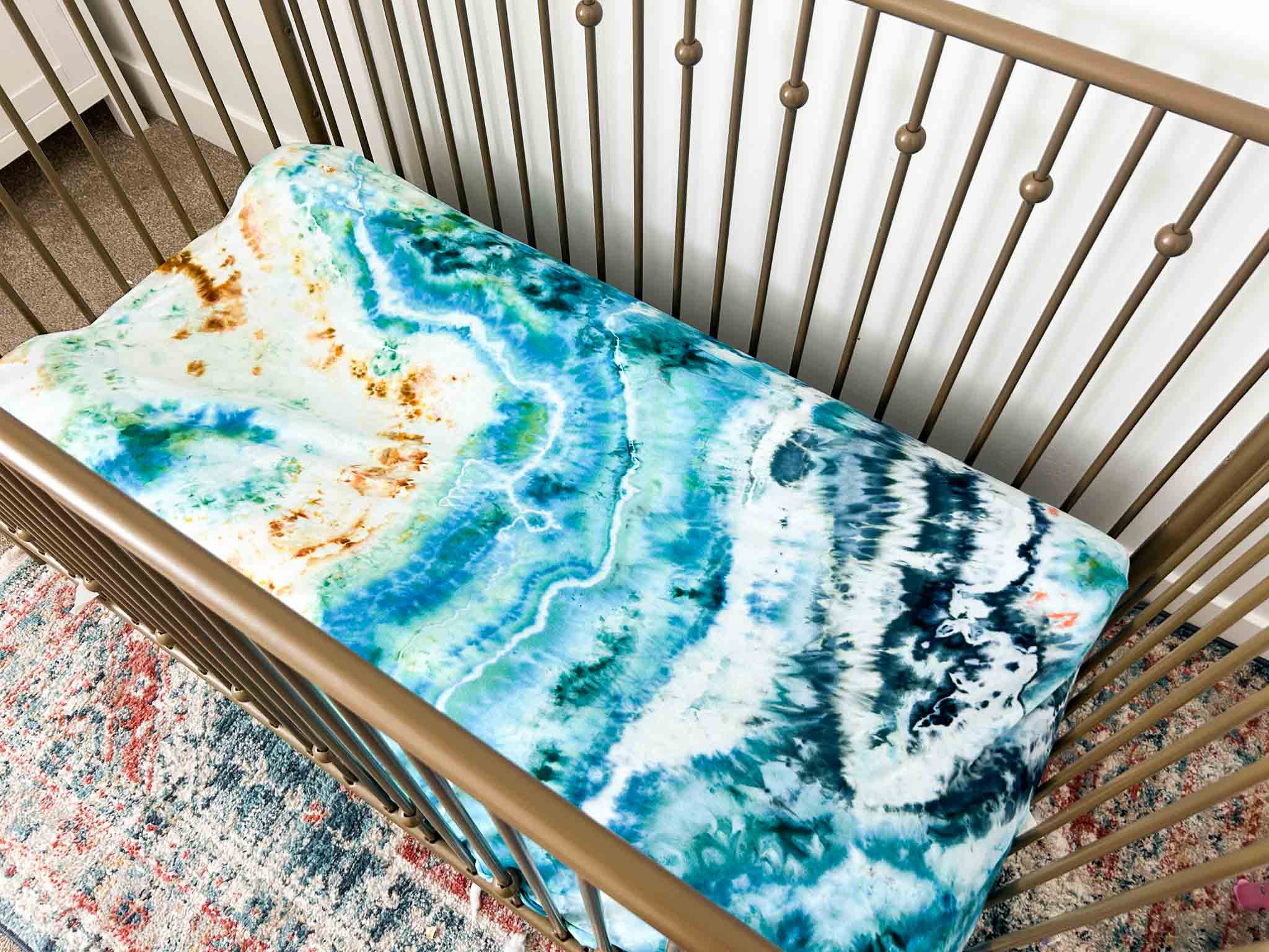 How to Make a Geode Tie Dye Crib Sheet with Ocean Colors