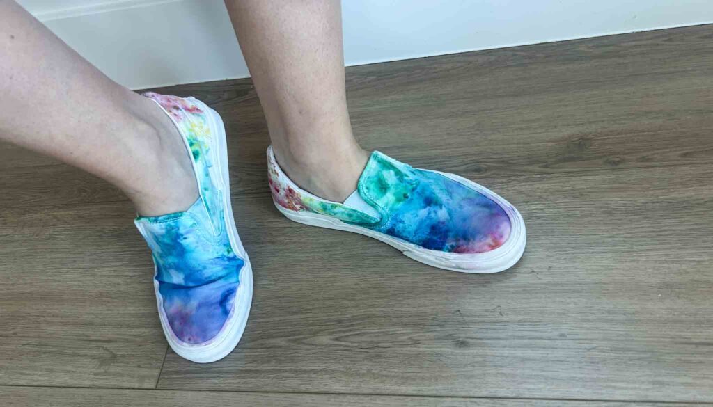 Finished shaving cream tie dye canvas shoes worn after drying and washing
