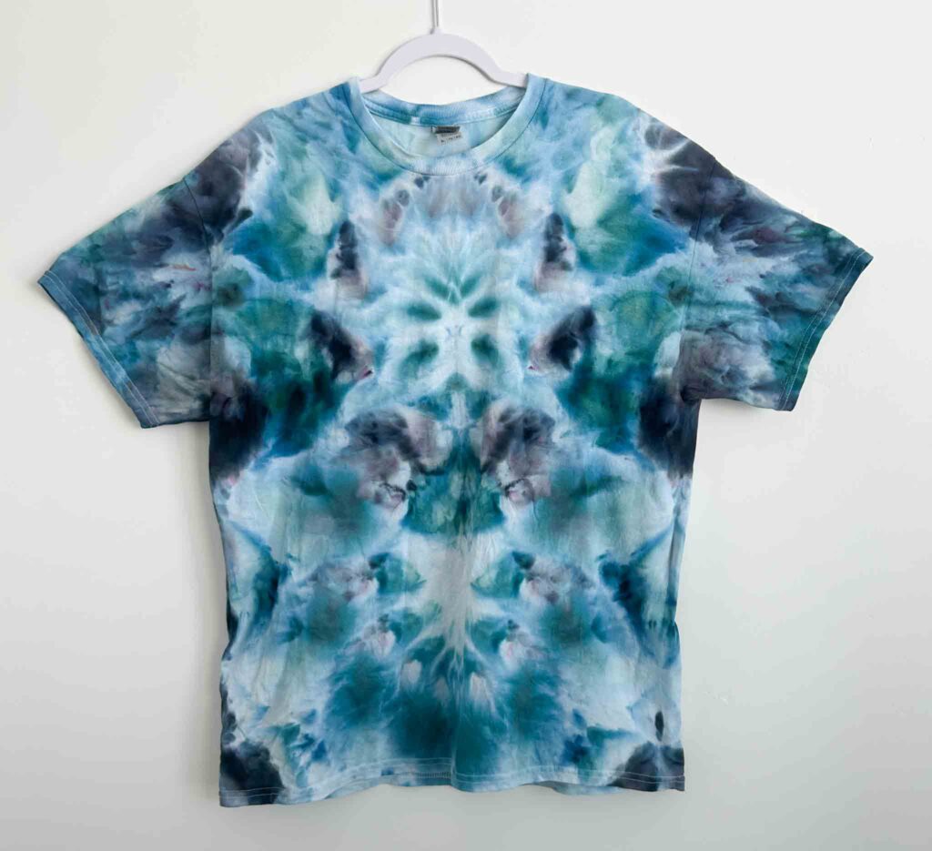 Gildan Heavy Cotton white t-shirt tie dyed in a Kingfisher Blue deity roll fold