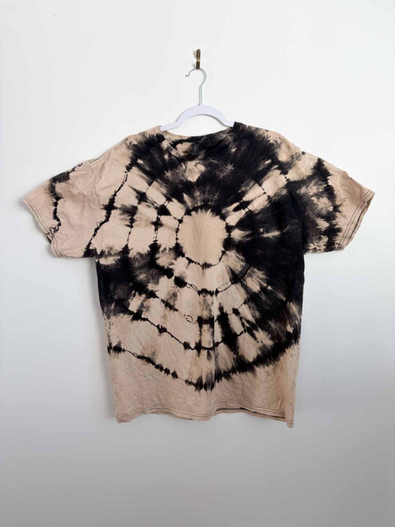 reverse-tie-dye-bullseye-pattern-black-white-brite